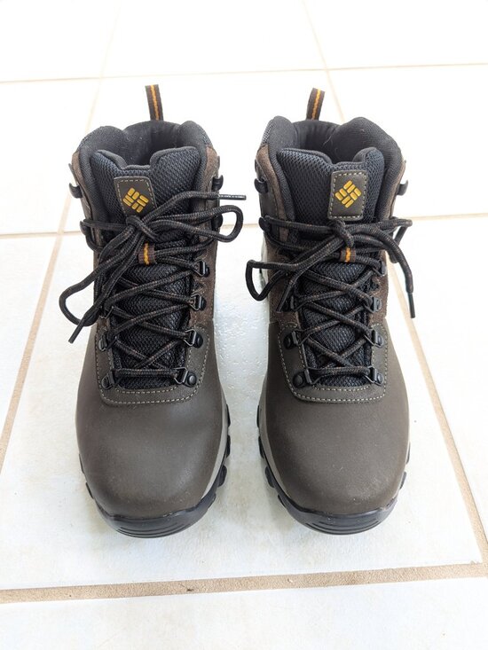 Men Columbia Newton Ridge Plus II hiking boots